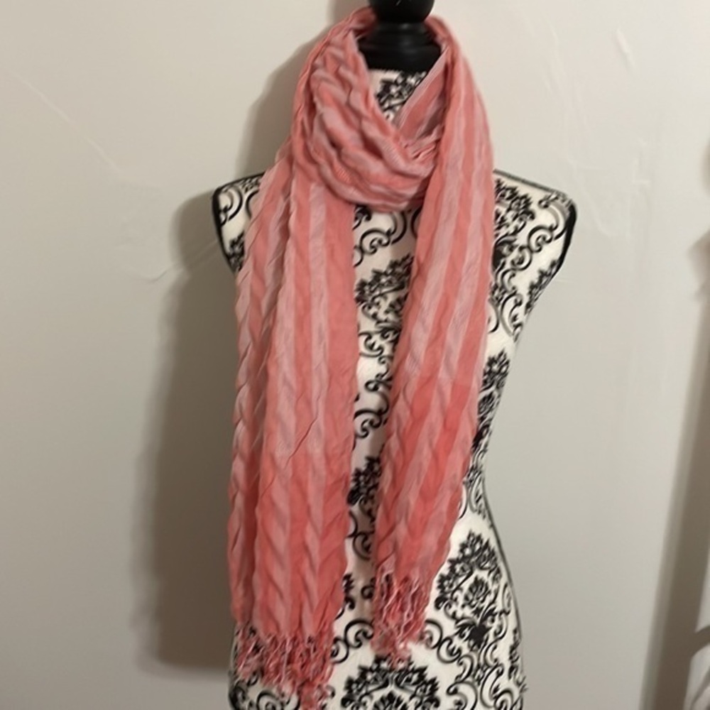 💛NWT Pink striped scarf